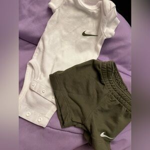 Nike newborn set